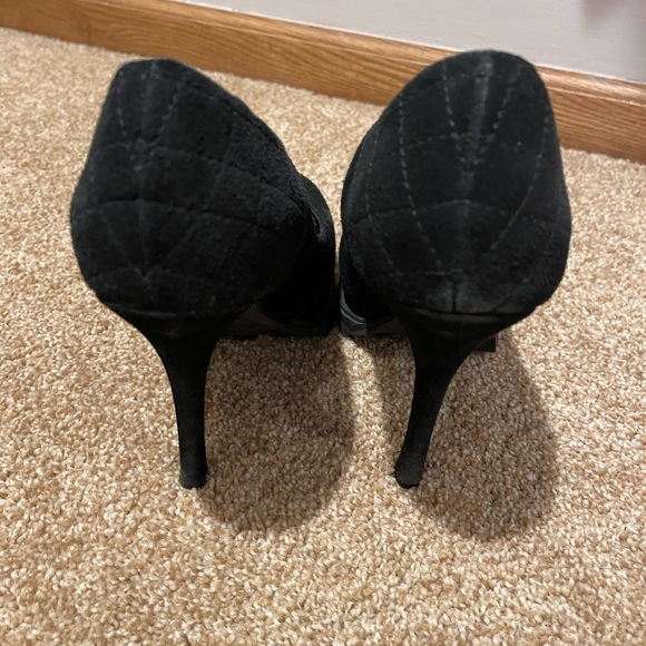 Beautiful BEBE suede heels. Worn once - Picture 4 of 4
